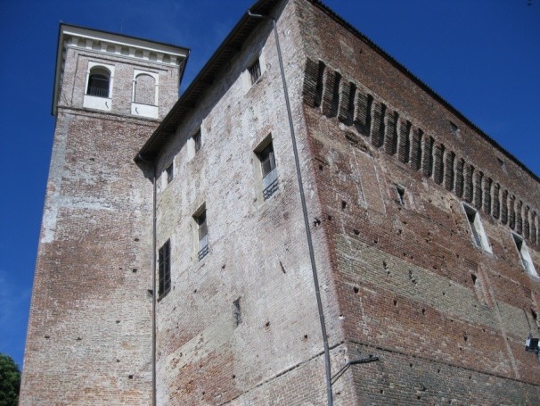 ~ 42 alunni ~ 3 classi a tempo normale (pluriclasse 1 a /2 a, classe 4 a e pluriclasse 3 a /5 a ) ~ 5 docenti ~ 2 collaboratori scolastici SCUOLA PRIMARIA STATALE DI MONCUCCO TORINESE Piazza Statuto,