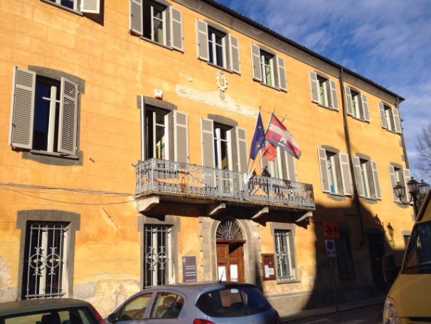 ~ 80 alunni ~ 4 classi (IC, ID, IIC, IIIC) a tempo normale ~ 13 docenti ~ 1 collaboratrice scolastica SCUOLA SECONDARIA DI PRIMO GRADO STATALE DI BUTTIGLIERA D ASTI Piazza Vittorio Veneto, 3 14021