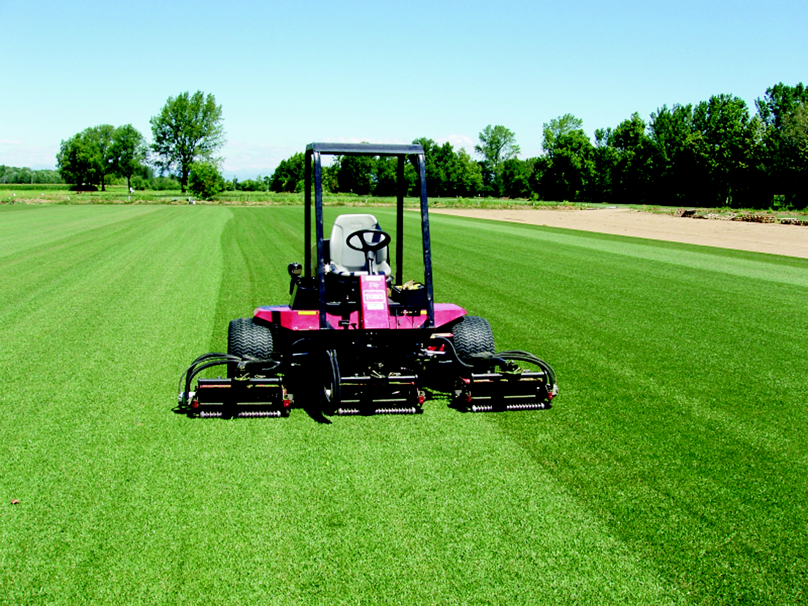 10 - IL TAGLIO A CILINDRI CON LAME ELICOIDALI (REEL TYPE MOWERS) L'azione di taglio consiste nella guida, da parte delle lame elicoidali, delle foglie verso la controlama.