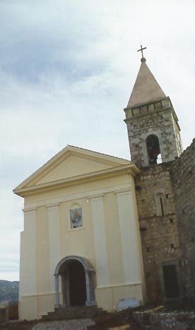 Fig. 15 spazio esistente tra la vecchia Civita e la collina più bassa. In Via Garibaldi sono ubicate le chiesette del Santo Spirito e di San Rocco.