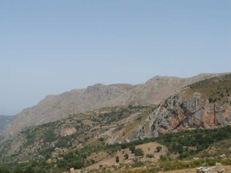 Le Rocche del Crasto, habitat dell Aquila reale Habitat dell Aquila reale.