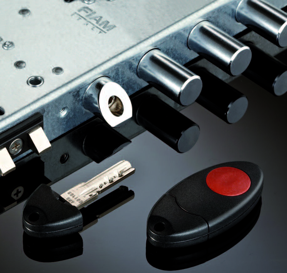 x1r x1r, disponibile nei modelli da applicare e da infilare, è una serratura elettronica progettata appositamente per l applicazione su porte blindate.