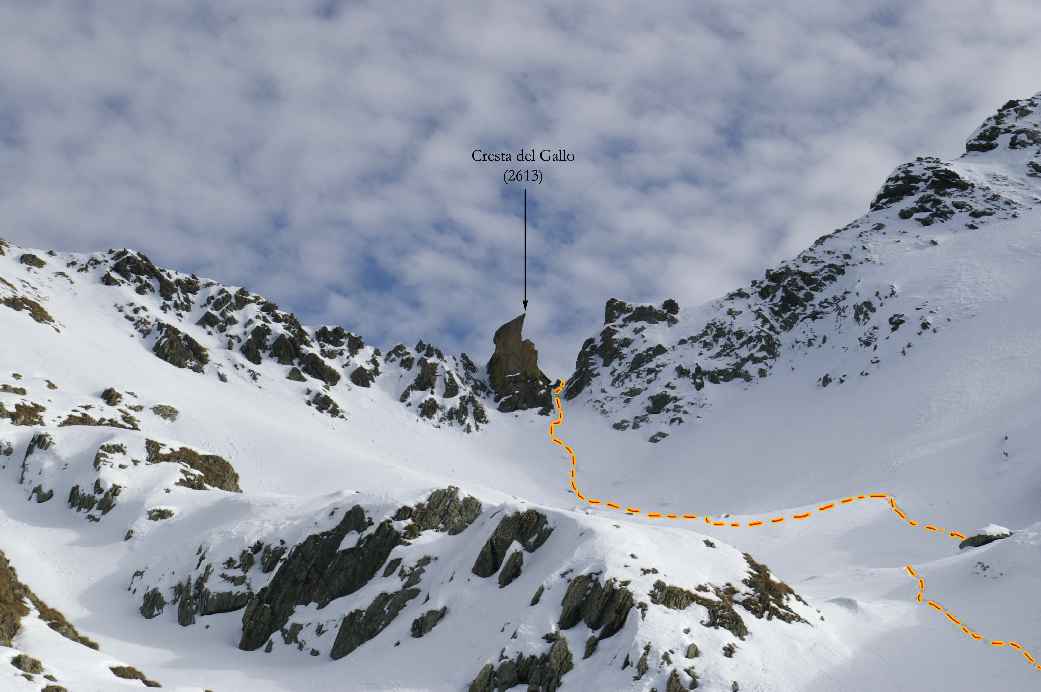 14 e 20 gennaio 2007 Alla scoperta della Val di Togno 20 gennaio 2007, la Cresta del Gallo, spettacolare monumento di roccia in testa alla Valle di Lavignola.