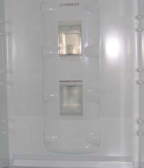 controllata dalla scheda elettronica e si avvia alla richiesta di freddo del vano frigo dopo un tempo parametrizzato in MEMORIA dalla accensione del compressore.