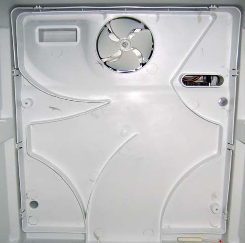 Smontaggio componenti vano freezer Combi: 1 Togliere la cassetta del vano freezer.