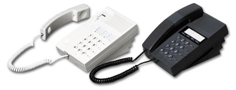 R Scelta del tipo di impianto Guida alla scelta estetica del posto interno Telefoni Pivot Telefono Bianco