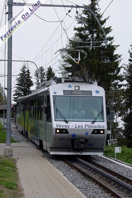 La ferrovia Vevey - Blonay - Les Pléiades è a scartamento metrico, alimentata a 900 V ed è lunga poco più di 10 km.