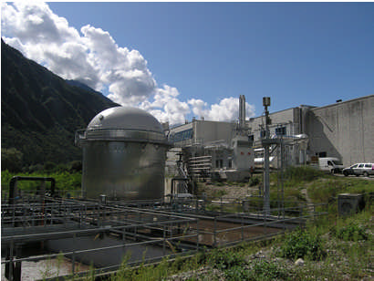 AB PER MENZ&GASSER 1 x Ecomax 8 NGS Cogenerazione a gas naturale Impianto containerizzato Potenza elettrica: 800 kwel ca. Potenza termica: 400 kwt ca. in vapore @ 10 bar da rec.