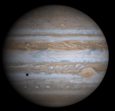 Un pianeta gigante gassoso Oggi sappiamo che Giove è un enorme palla di gas 11 volte più grande della Terra e 300 volte più massiccia.