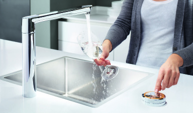 Risparmio di acqua ed energia Con la funzione pausa è possibile ridurre il consumo di acqua e d energia, ad esempio mentre si lavano o si risciacquano i piatti.