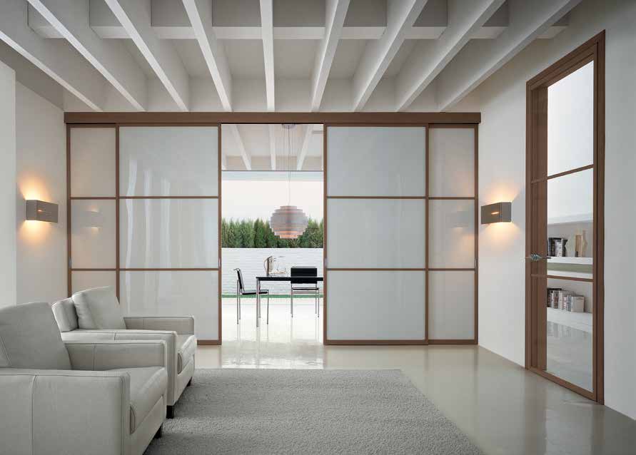 Unika 88 89 SCORREVOLE SLIDING DOOR UNIKA_ ALLUMINIO / VETRO Quattro porte scorrono nel binario a soffitto a due vie.