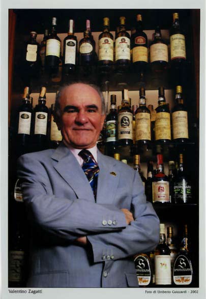 8 Miscellanea Valentino Zagatti, detto Rino, è collezionista di ben 3.200 bottiglie di Malt Scoth Whisky prodotte da tutte le distillerie operanti in Scozia.