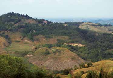 In alto, il villaggio minerario di Formignano (FC); al centro, la splendida sequenza di rilievi arenacei del Contrafforte Pliocenico e, in basso, un tratto della Vena del Gesso Romagnola.