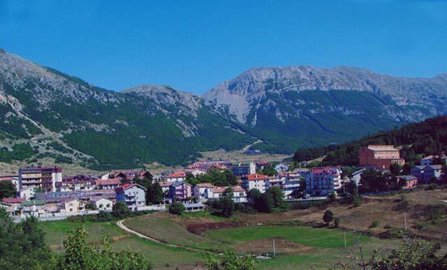 Angelo Spina Vescovo della Diocesi di Sulmona-Valva, del Parroco Don Magloire, del Sindaco Dott.