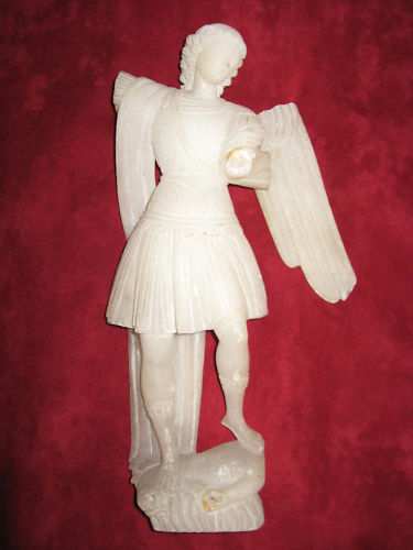 Dal santuario garganico di Monte Sant Angelo spesso i pellegrini si riportavano le famose statue realizzate dai sammecalere.
