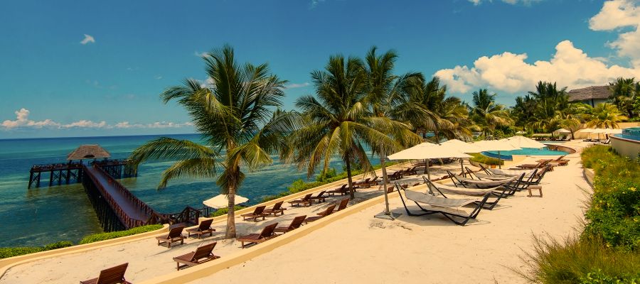 I S O L A DI Z A N Z I B A R Zanzibar Sea Cliff Resort & Spa Capodanno da 1.680 Epifania da 1.