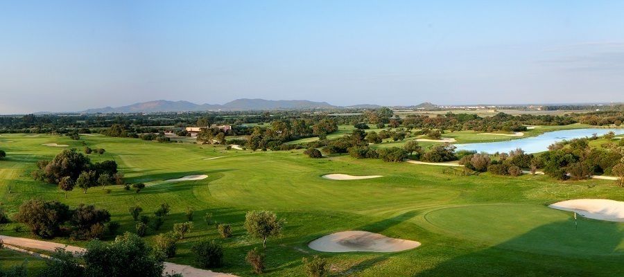 I T A L I A Sardegna Santa Margherita di Pula Is Molas Golf Resort Capodanno - Epifania da Eu 715 CON SCUOLA DI GOLF INCLUSA per migliorare il vostro gioco o imparare a giocare dalla prima lezione