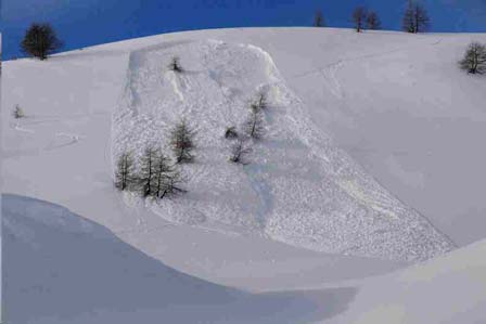 accumuli da trasporto eolico che si poggiano su un manto nevoso vecchio, di solito senza coesione Neve vecchia e