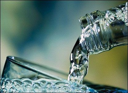 L'acqua rappresenta il 75% del peso corporeo del lattante, ma solo il