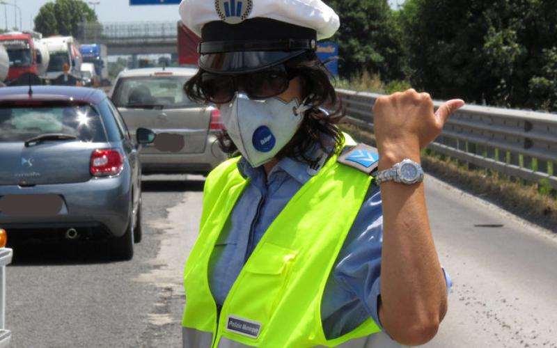 26 settembre 2012 Ravenna, da ottobre scattano i provvedimenti anti-smog Limitazioni per le auto più inquinanti e blocco del traffico il giovedì Lunedì 1 ottobre limiti alla circolazione per le auto