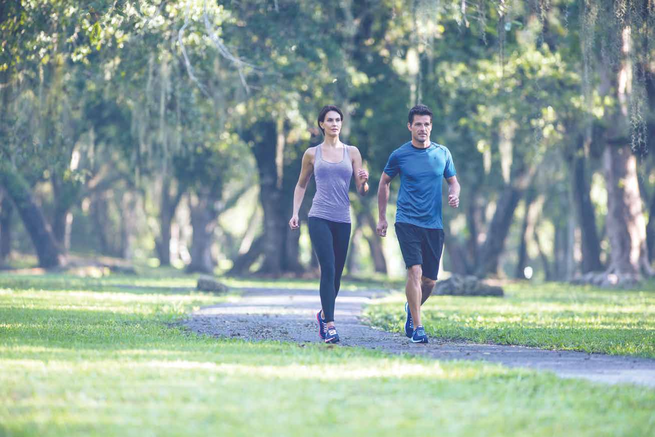 LA CAMMINATA SPORTIVA I professionisti sportivi definiscono la camminata come l attività più vicina all esercizio fisico ideale.