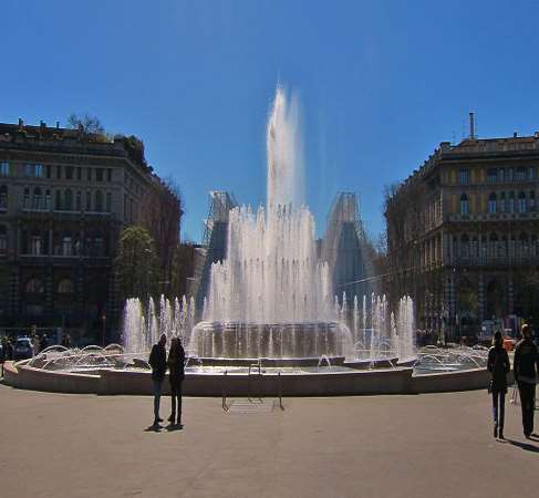 La Fontana di Piazza Castello Nel 2000 la fontana è stata ricostruita La fontana venne costruita nel 1936 in