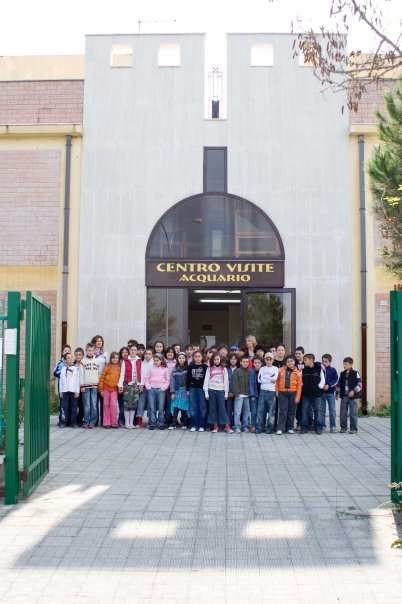 Centro Visite del Comune di Lesina Il Centro Visite di Lesina, è una struttura nata come Centro di Educazione Ambientale riconosciuto dalla rete IN.F.E.A. della Regione Puglia.