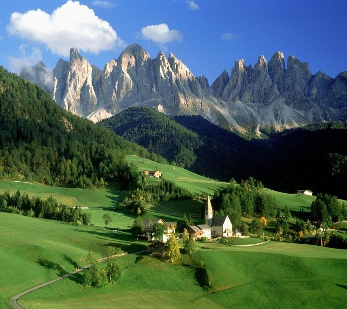 DOVE Nova Ponente (1.350 m), nel cuore della Val d Ega, offre un panorama mozzafiato sull altopiano coperto da boschi e prati e circondato da catene montuose che fanno da anfiteatro alla valle.