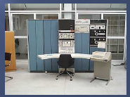 Elaboratori multiutenti Mainframe - Grossi sistemi - Elevata potenza di calcolo - Elevata capacità di memorizzazione - Costi elevati (centinaia di migliaia di euro) Minicomputer -