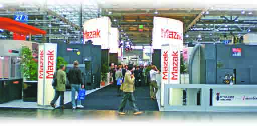 Lo stand Mazak alla recente EMO di Hannover. Un momento dell open house organizzata da Yamazaki Mazak Italia nel centro tecnologico di Cerro Maggiore.