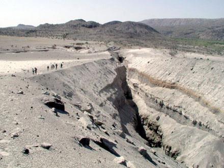 ETIOPIA Una fenditura della lunghezza di 56 chilometri, si è creata nel deserto etiope nel 2005, fatto che secondo quanto