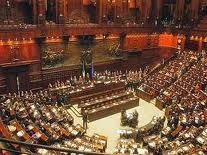 4. Il Parlamento Il Parlamento italiano costituisce l espressione della volontà popolare, in quanto sarebbe improponibile che in un Paese formato da diversi milioni di cittadini, le decisioni in tema