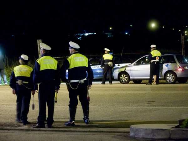 Gli organi di polizia possono sottoporre tutti i conducenti ad accertamenti preliminari finalizzati ad acquisire elementi per motivare l'obbligo di sottoporsi a controlli con l'etilometro L'unico