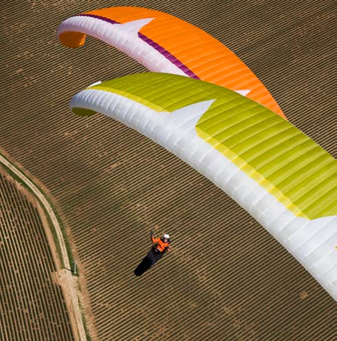 Requisiti del Pilota L OMEGA 8 è un parapendio di razza ad alte prestazioni che deve essere volato da piloti dotati di grande esperienza, piloti orientati alle alte prestazioni per voli di lunga