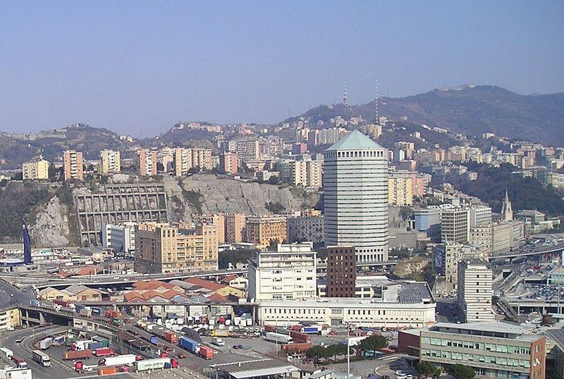 Il porto turistico di Lavagna, il maggiore della Liguria. Il porto di Genova.