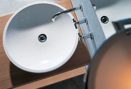 LAVABI / WASHBASINS LAVABI / WASHBASINS H10 SCOOP 406 LAVABO SOPRAPIANO IN CERAMILUX LUCIDO ABOVE-MOUNTED GLOSSY CERAMILUX WASHBASIN LAVABO OVALE SOPRAPIANO IN CRISTALPLANT BIOBASED ABOVE-MOUNTED