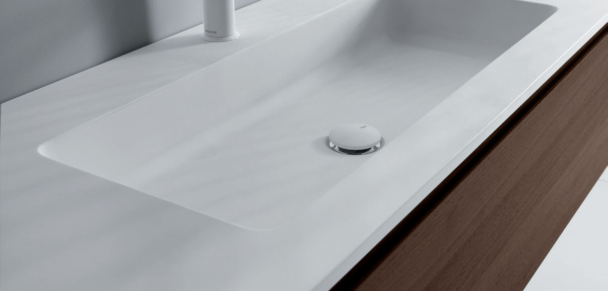074 075 VIAVENETO con l edizione 2015 aumenta ancora il suo primato tra i sistemi per il bagno, inserendo nuove dimensioni, nuovi lavabi e un inedita finitura interna laccata in Grigio Exclusive