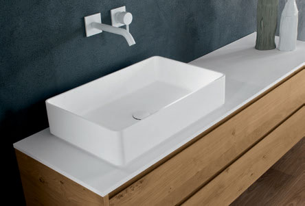 VIAVENETO VIAVENETO 092 Composizione con lavabo MATT 58 in Ceramilux opaco su base a due cassetti in Rovere Solid Skin con maniglia a gola.