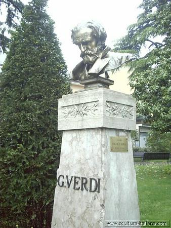 Milano: statua di Giuseppe Verdi in piazza Michelangelo