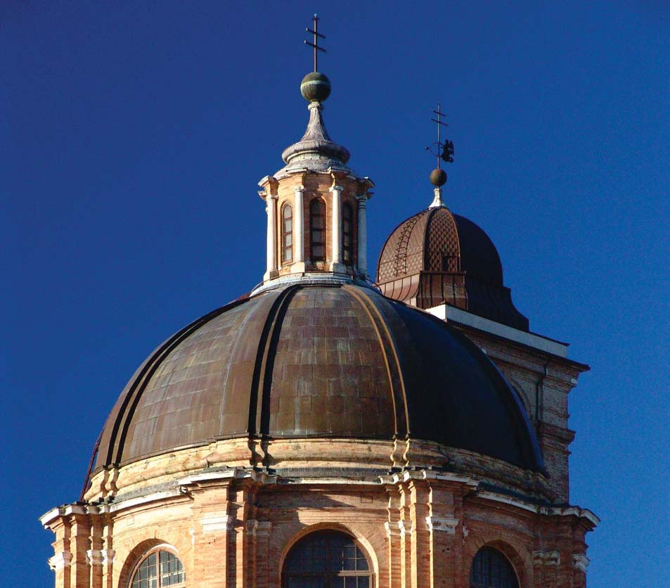 Urbino, la città di mattoni di Mario Ristori La cupola del Duomo 50 Una città con un fervore intellettuale raro a trovarsi