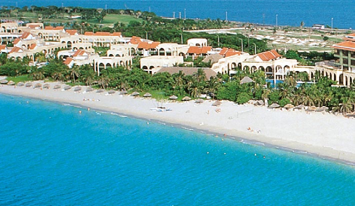 Meliã Las Americas All Inclusive situato sulla famosa spiaggia di Varadero, è circondato dal Varadero Golf Club Ubicato direttamente su una spiaggia