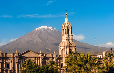 4 GIORNO: NASCA/ AREQUIPA (PC) Partenza in mezzo privato in direzione di Arequipa lungo un percorso meraviglioso attraversando il deserto su una strada piena di paesaggi stupendi.