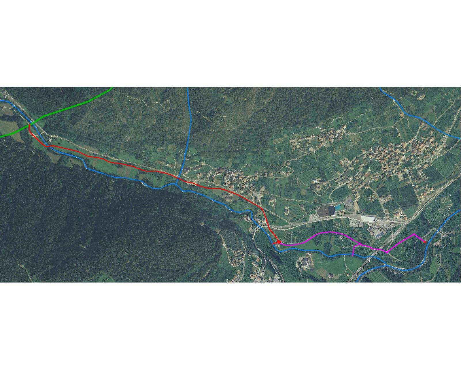 L impianto idroelettrico in oggetto, infatti, prevede la derivazione delle acque dallo scarico della centrale superiore, di proprietà della società Rabbies Energia 2 S.r.l., localizzata subito a monte dell abitato di Magras, in corrispondenza della località Birreria, nel comune di Malé.