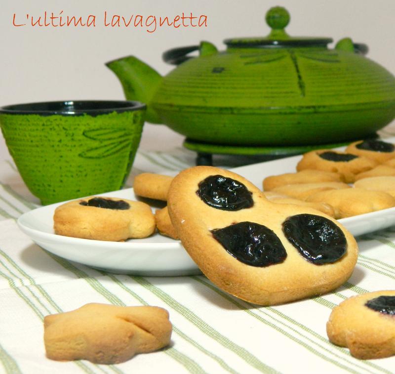 Biscotti marmellatosi light 120 gr. Farina di Riso 40 gr. Fecola di Patate 1 Uovo 6 Cucchiai di Olio di semi 4 Cucchai di Miele Marmellata a piacere 1. Mescolate insieme le due farine 2.