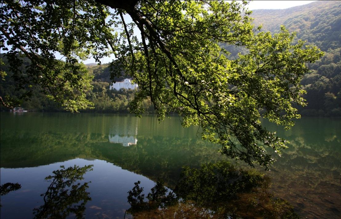 Ringraziamenti Ai colleghi d ufficio che hanno reso possibile l attuazione del progetto nella operatività quotidiana; Ai dirigenti e agli Assessori dell Ufficio e del Dipartimento Ambiente che si