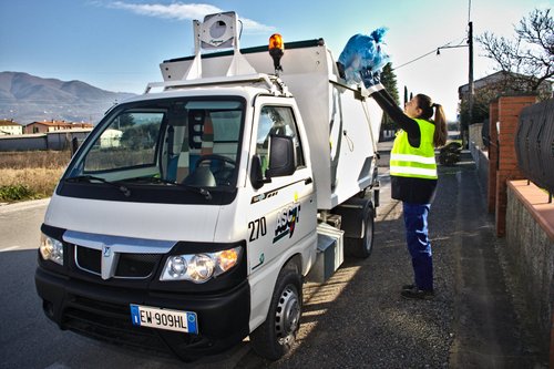 Servizi Sea Ambiente, positivi i dati del sondaggio di customer care Giovedì, 17 Novembre 2016 I servizi di Sea Ambiente al vaglio dei cittadini e degli esercizi commerciali: positivi gli esiti del