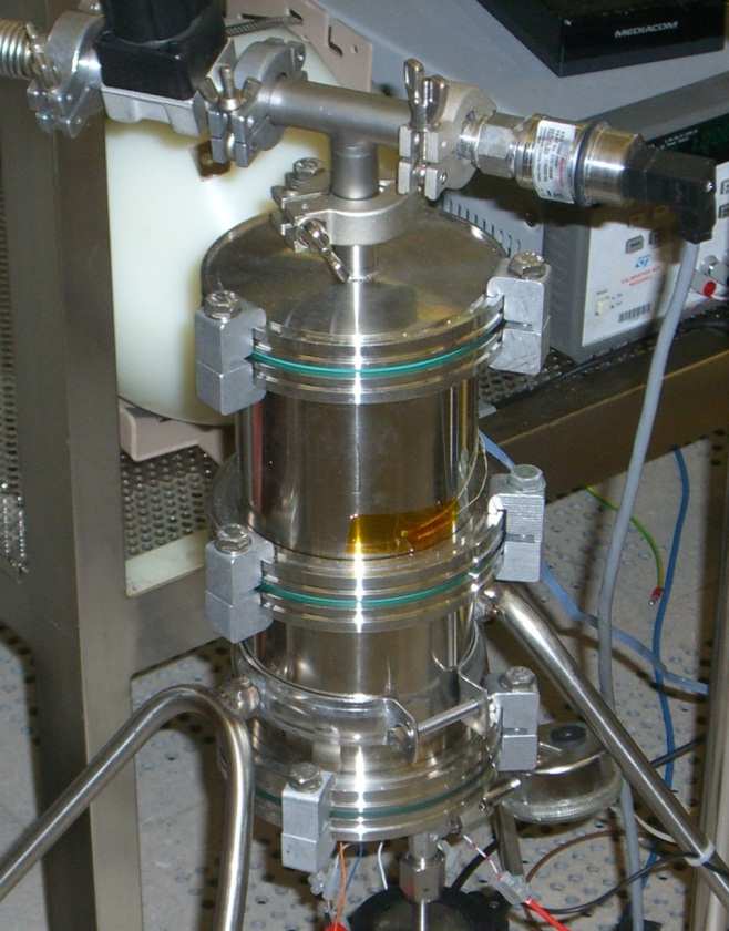 Schema del reattore Misuratore della temperatura interna della camera Materiale sottoposto al test
