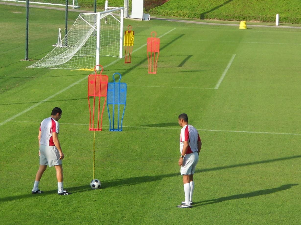 Area E Esempio n.2 (fig.2) Due giocatori avversari sulla palla.