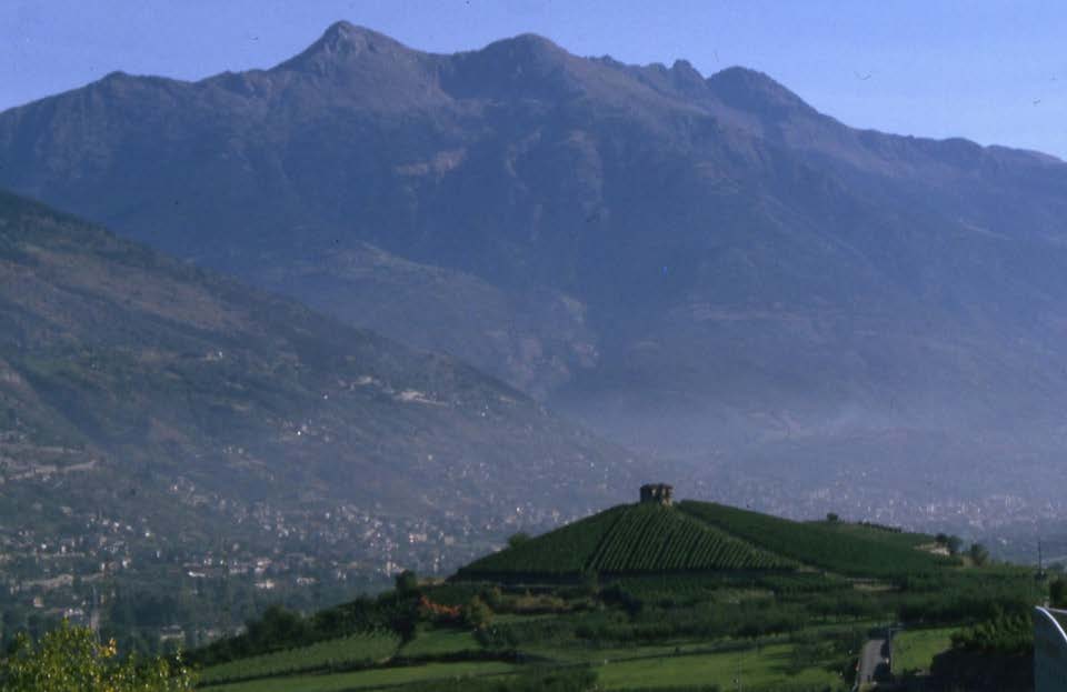 Grazie per l attenzione Ogni parte si impegna a promuovere insegnamenti scolastici e universitari che trattino, nell'ambito delle rispettive discipline, dei valori connessi con il paesaggio e