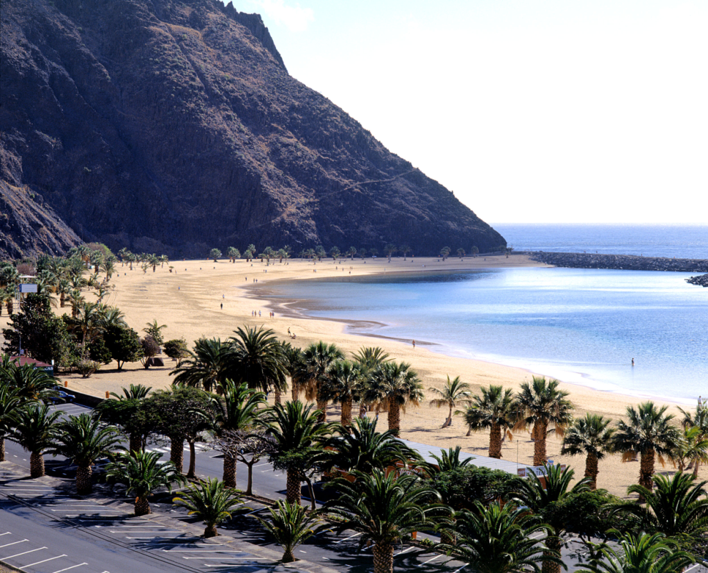 21 febbraio venerdì: TENERIFE 08.00-18.00 Al mattino arrivo a Tenerife, intera giornata a disposizione dei partecipanti. Pensione completa a bordo. Partenza alle 18.00 per Las Palmas-Gran Canaria.